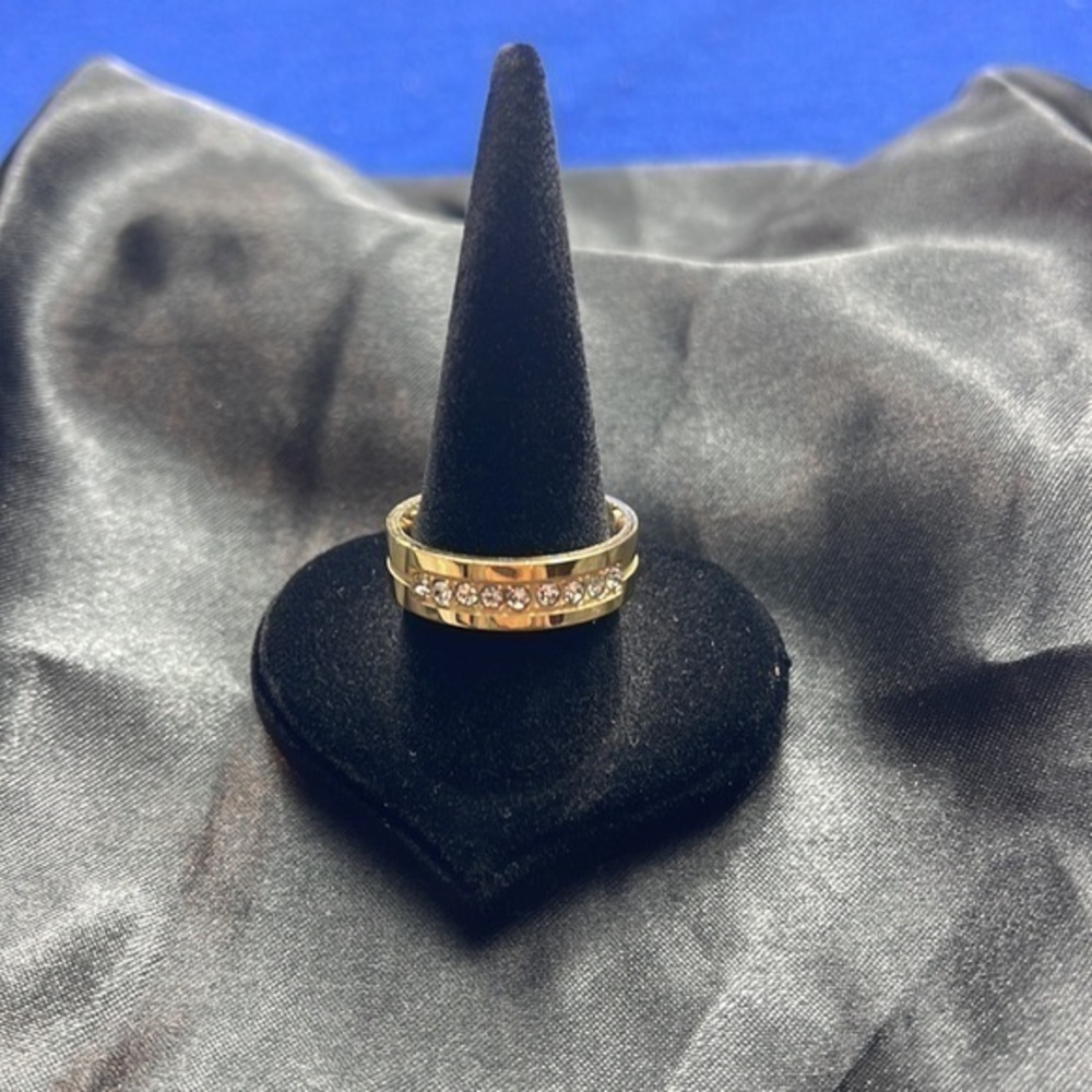 Men/Women Wedding Band Ring Gold Tone sizes 9 to 12